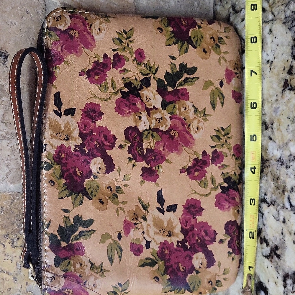 Patricia Nash Antique Rose Cassini Wristlet - Picture 2 of 9